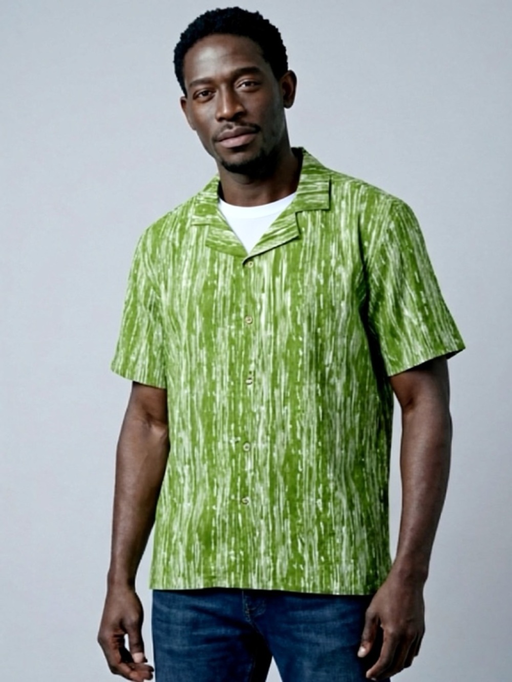 Green Casual Button Down Shirt with Textured Fabric